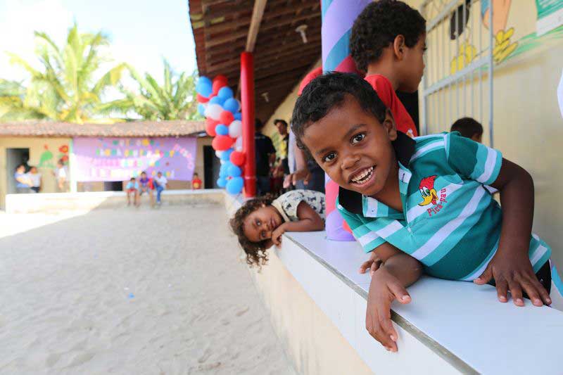 https://www.compassion.com/Images/brazil-playing-wall-child-development-center.jpg