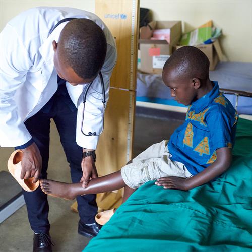 doctor looks at child's leg