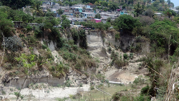 El Salvador Homes on Cliff